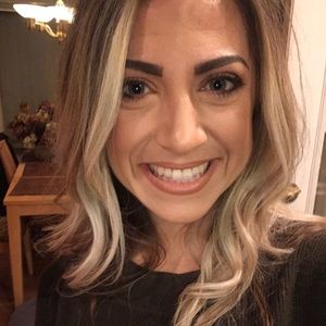 Meet your Posher, Elise